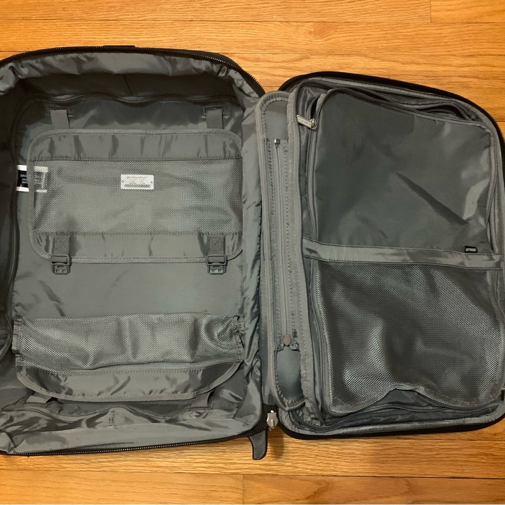Briggs & Riley Expandable Green Rolling Suitcase Garment Bag TU220XW-8 - Picture 4 of 11